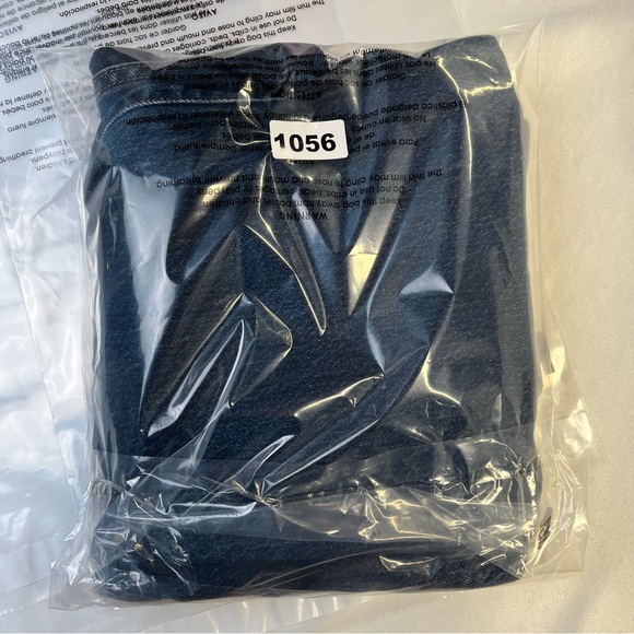 NEW! Levi’s Ribcage Straight Ankle Dark Wash Size 28 W 26 L Premium Denim Jeans - Picture 13 of 16